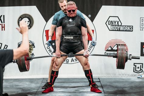 Powerlifting .